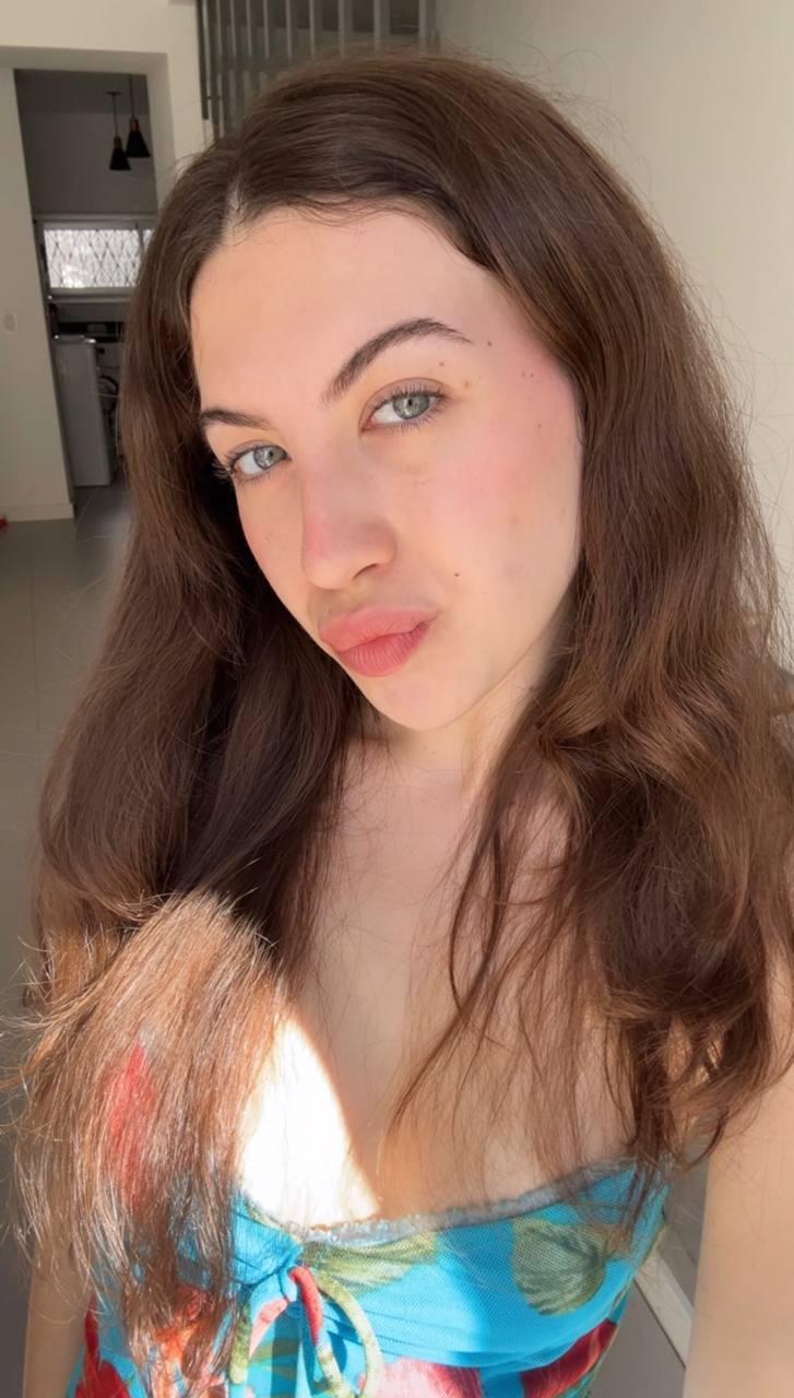 Nude girl Amber in Bakoor