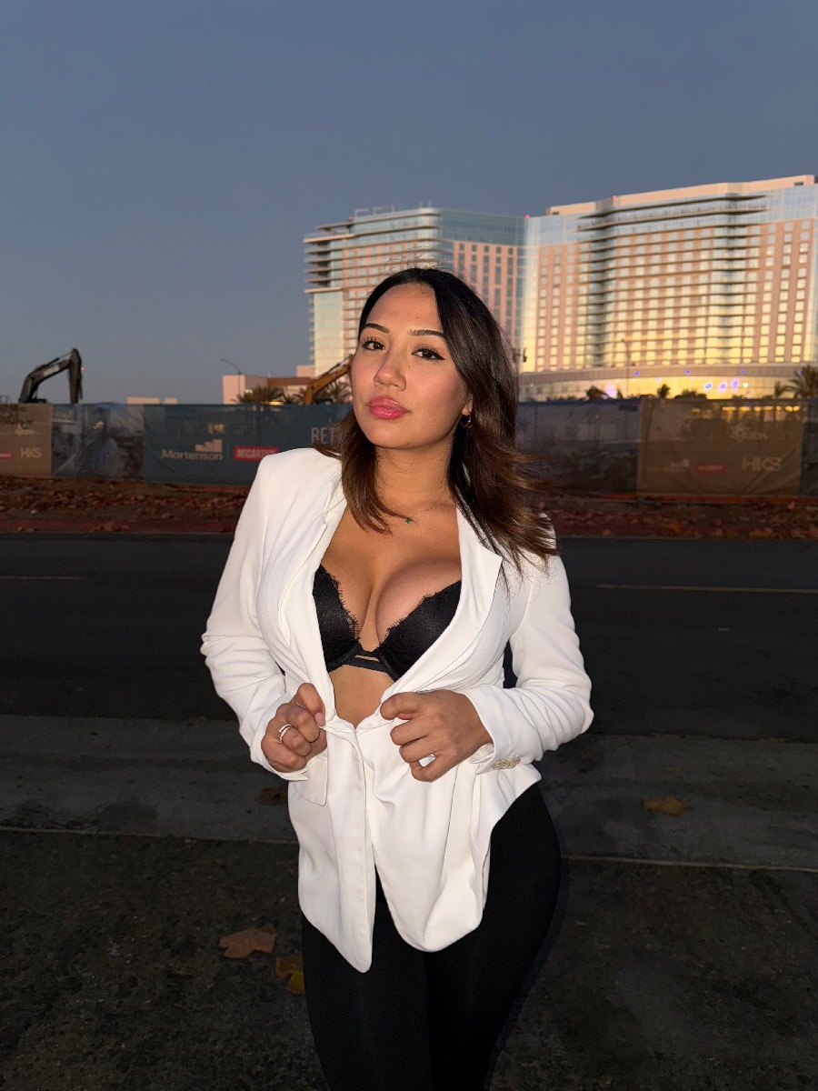 Take a pause and enjoy Ali Cruz — streaming from Bakoor