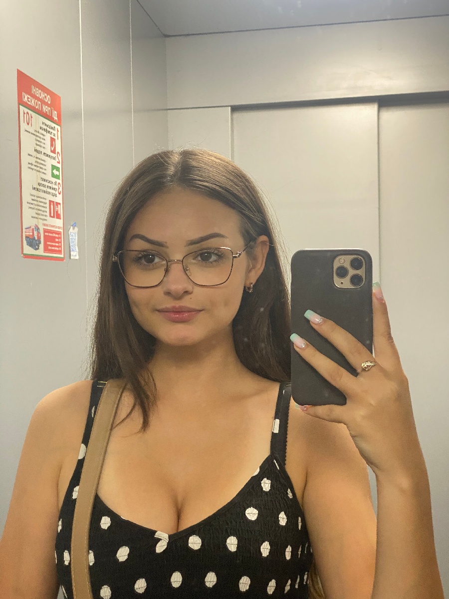 Sexy model Stacy in Bakoor