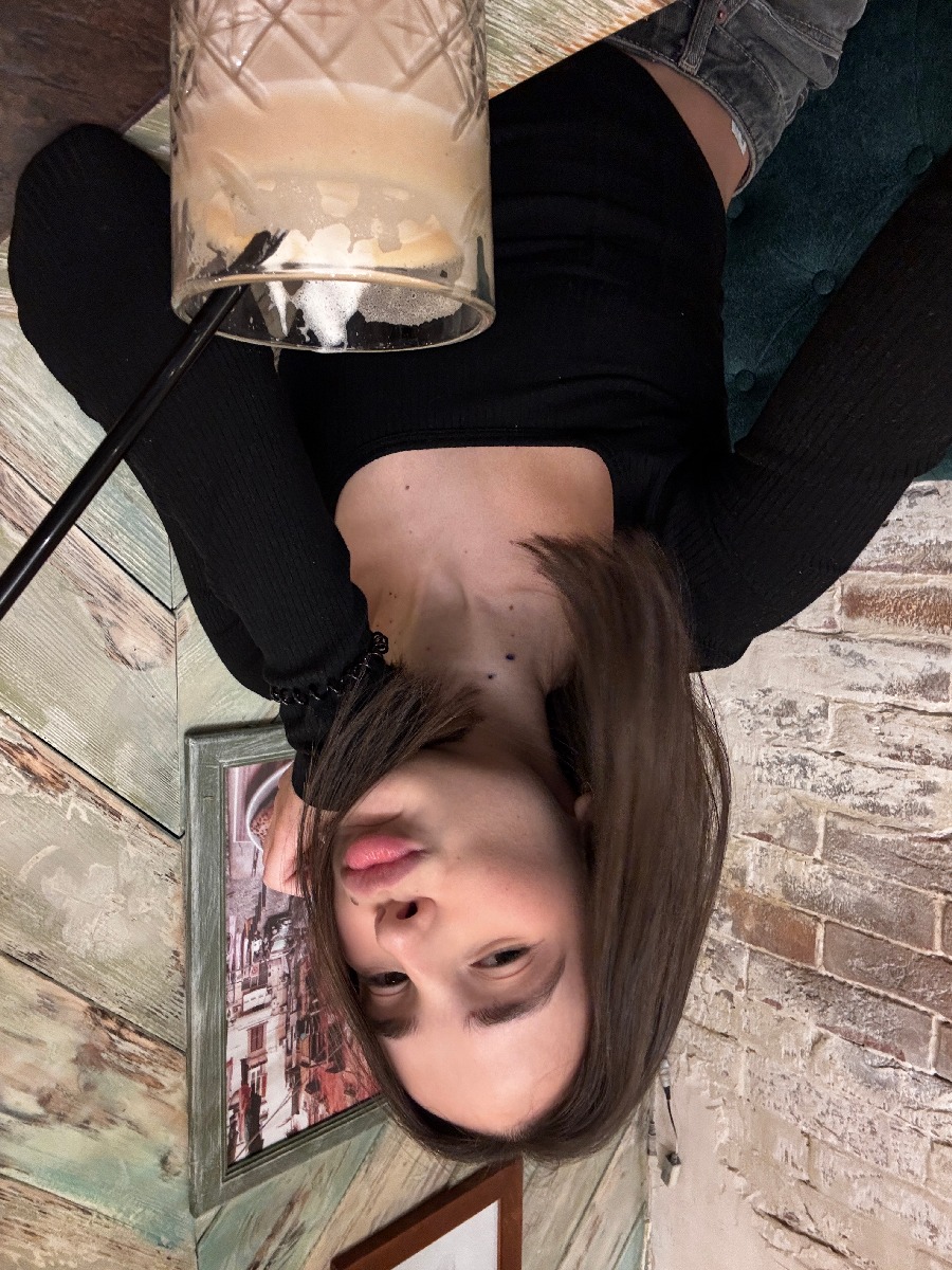 Fresh photos, fresh mood — Tina online in Bakoor